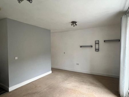 Halifax Road, Staincliffe, Dewsbury, West Yorkshire, WF13 - Photo 2
