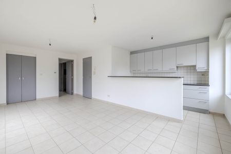 Instapklaar appartement met 2 slpkr + terras + overdekte autostaanplaats – Nijlen - Photo 2