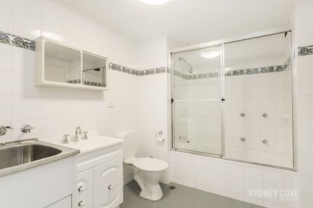 CENTRALLY LOCATED | Unfurnished - Photo 4