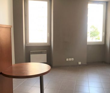 Appartement 2 pièces 28m2 MARSEILLE 6EME 545 euros - Photo 2