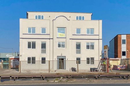 Mixed use to rent - Photo 3