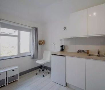 Studio Flat, Dollis Heights, NW2 - Photo 2