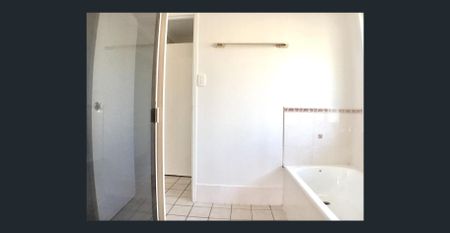 Fresh & Spacious Family Abode - Photo 3