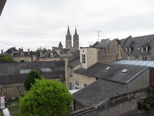 A LOUER F2 CENTRE DE CAEN AVEC PARKING, - Photo 1