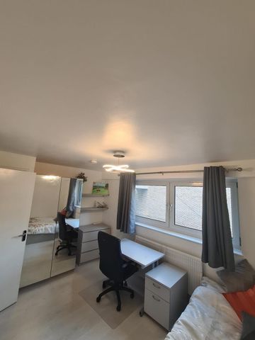 3 Bed Flat, Bartholomew Street, SE1 - Photo 4