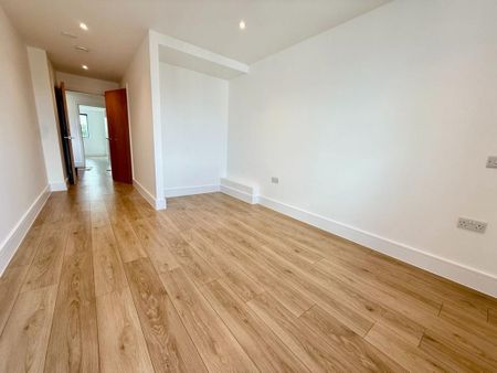 3 bedroom flat to rent - Photo 4