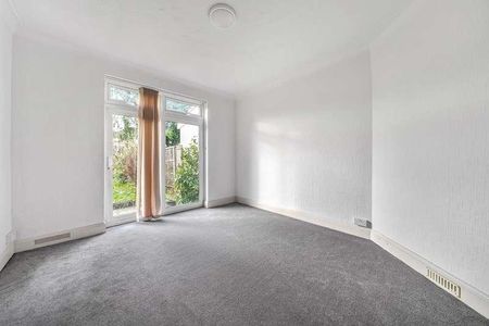 Edgware, Harrow, HA8 - Photo 4