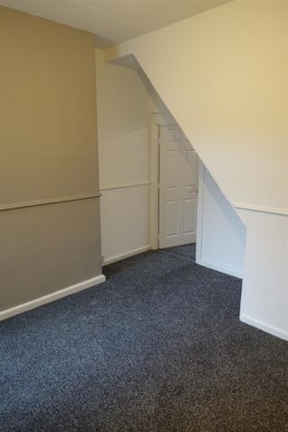2 bedroom House To Let Total Size: 915 SQ FT - Photo 5
