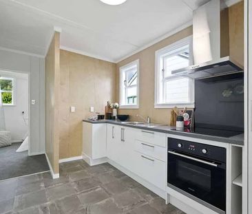 Large Family Home - Photo 5