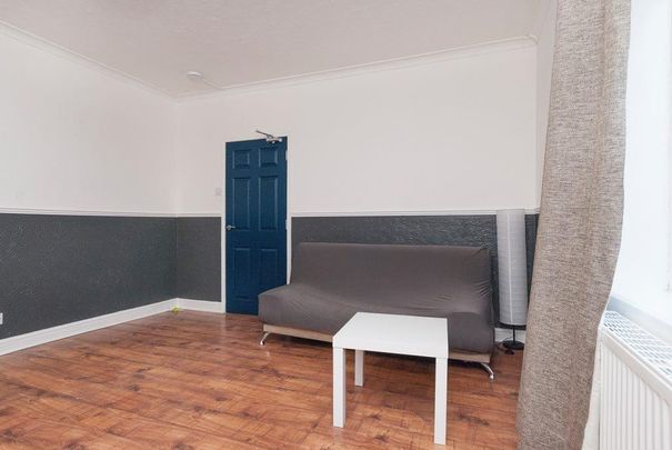 3 bedroom flat to rent - Photo 1