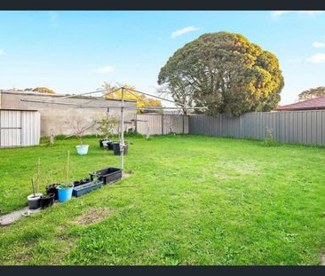 WELL MAINTAINED HOME! - Photo 3