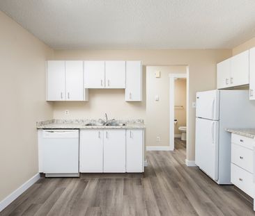 Grace Manor - Photo 1