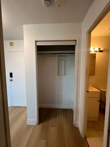 For Lease - 1087 Bloor Street Unit# 201, Toronto, Ontario - Photo 4
