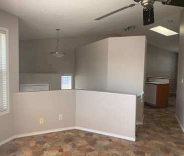 AMAZING FULL HOUSE in Deer Park! PETS OK ~ fully fenced yard! - Photo 6
