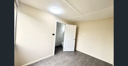 MODERN STYLED FLAT! - Photo 2