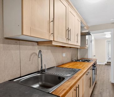 1 bedroom Flat To Let - Photo 3