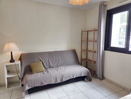 Location Appartement 3 pièces 55m² ST DENIS 97400 - Photo 2