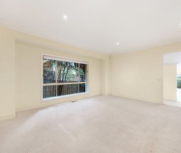 Contemporary Comfort and Prime Position in the Heart of Essendon - Photo 5