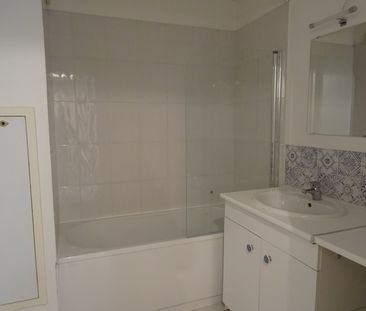 Location Appartement 2 pièces 50m² FLEURY LES AUBRAIS 45400 - Photo 5