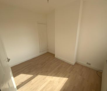 3 bedroom house - mid terrace to rent - Photo 3
