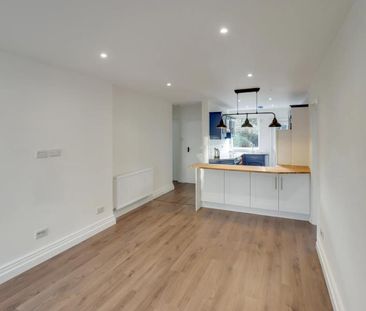 4 bedroom detached house to rent - Photo 4