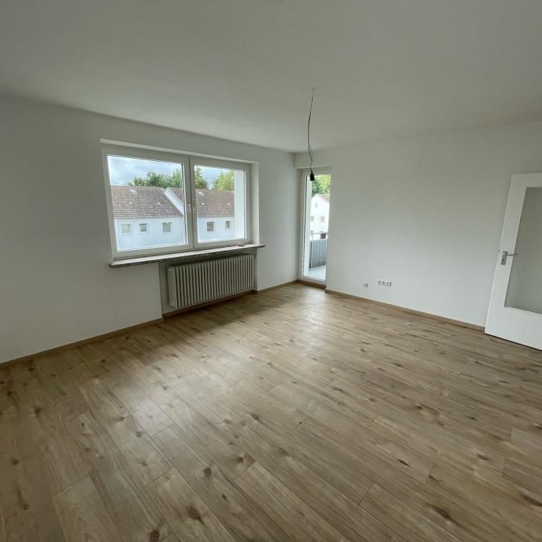 Renovierte 3-Zimmer-Wohnung in Rotenburg mit Balkon, Wannenbad und Laminatböden - Photo 1
