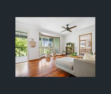 Family haven delivered with style, character and a pool - Photo 1