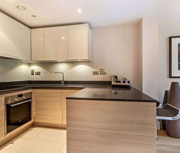 A fully furnished studio apartment in a central Cambridge development - Photo 1