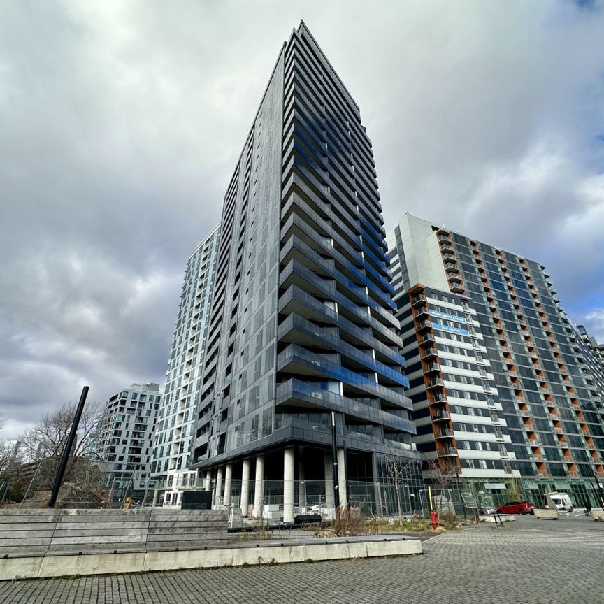 Studio d’exception offert en location semi-meublée à Griffintown – Vue imprenable sur le canal Lachine et la ville - Photo 1