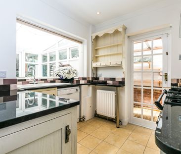 3 bedroom semi-detached to rent Millmead Area, Guildford - Photo 5