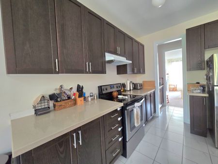 For Lease - 93 Allegra Drive Unit# Upper, Wasaga Beach, Ontario - Photo 4