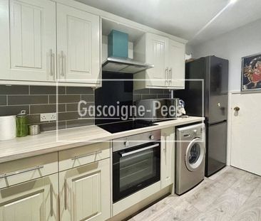 Alexandra Road GU11 - Photo 2