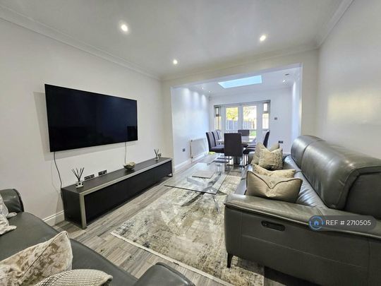 4 bedroom semi-detached house to rent - Photo 1