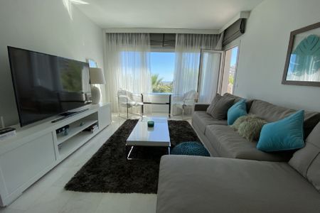 2 Bedroom Apartment For Rent in Puerto Banús, Málaga - Photo 3