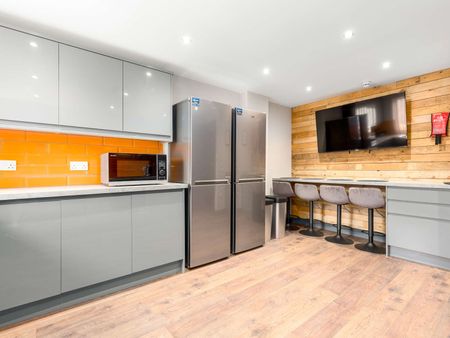 OX Living is proud to present this high-quality 6-bedroom co-living property, perfect for working professionals looking for stylish, stress-free living. Room 2 - Photo 3