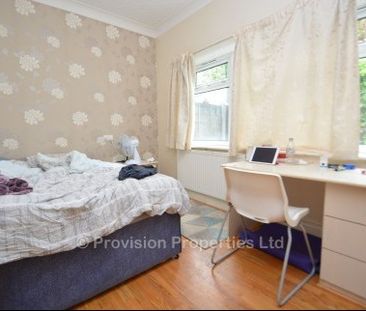 7 Bedroom Semi-Detached Property - Photo 3