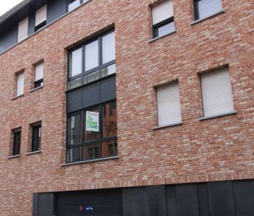 Appartement met twee slaapkamers en autostaanplaats in centrum Roes... - Photo 1