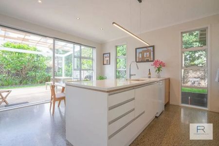 Modern 4BR Kohimarama Haven - Photo 3