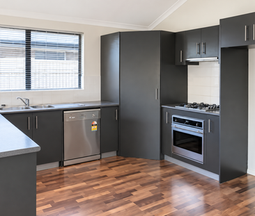 Comfortable Living with Plenty of Space - Photo 3