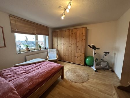 Delmenhorst: Ruhige und gemütliche 2 Zimmer DG-Whg. mit EBK, Loggia, Stellplatz und Kellerraum - Photo 5