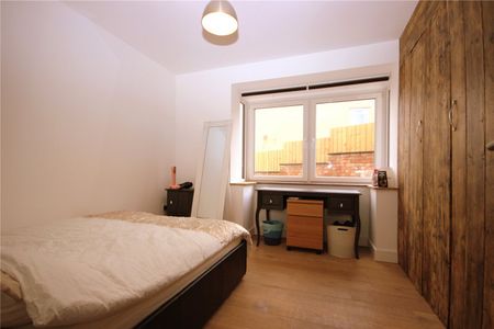 Elmcroft Crescent, - Photo 5