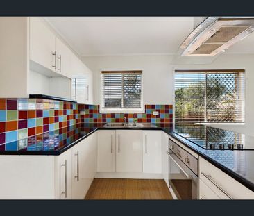 Low-Maintenance Living in Prime Kippa-Ring Location - Lawns Included - Photo 5