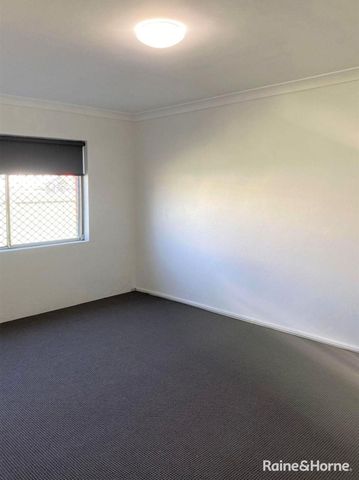 Spacious 2 Bedroom unit - Photo 4