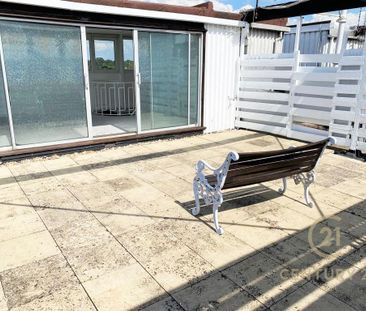 3 bedroom penthouse to rent - Photo 3