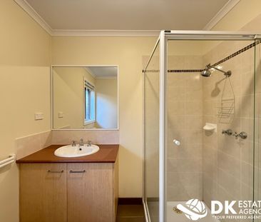 Modern 3 Bedroom Townhouse in Werribee - Photo 6