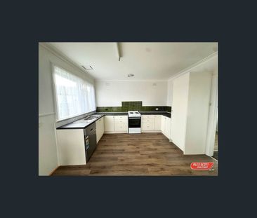 Charming 3 bedroom home in Koo Wee Rup - Photo 2