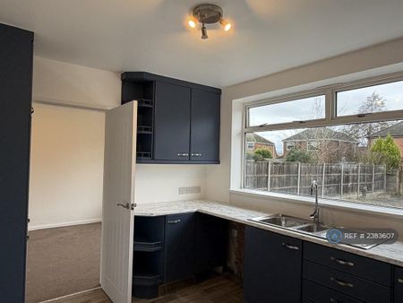 3 bedroom semi-detached house to rent - Photo 4