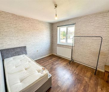 4 bedroom terraced house to rent - Photo 3