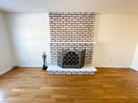 For Lease - 567 Millard Street, Whitchurch-Stouffville, Ontario - Photo 2