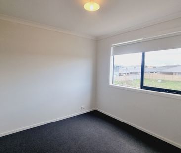 Stunning Family Home - Photo 2